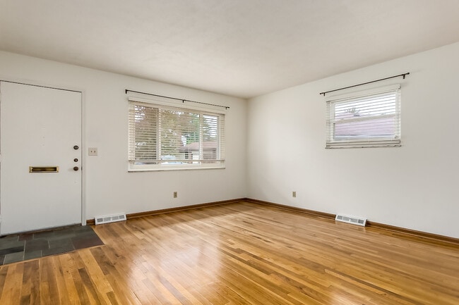 Building Photo - 5046 Heathmoor Dr