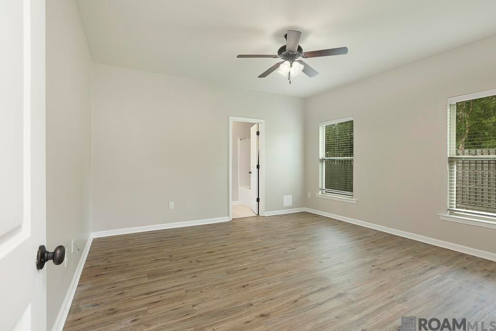 Building Photo - 18317 Sunset Park Dr