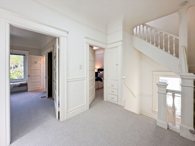 Building Photo - Beautiful 4BR+/3.5BA Edwardian Single-Fami...