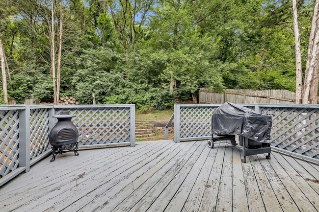 Building Photo - ***Half off September Rent with signed lea...