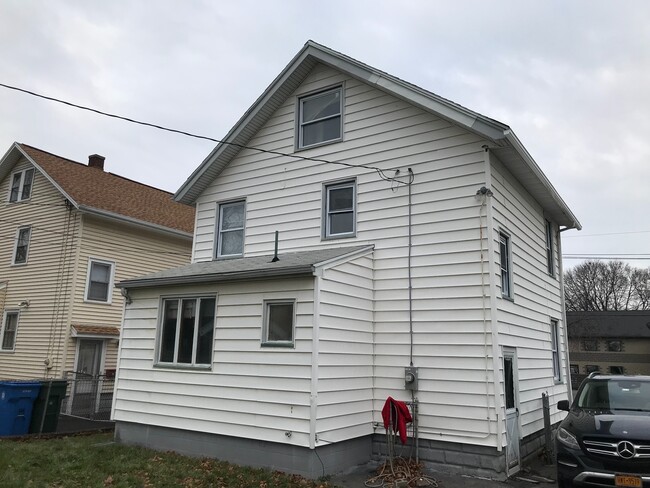 Building Photo - DREAM LOCATION !! LOOKS LIKE PRIVET ROAD !!!