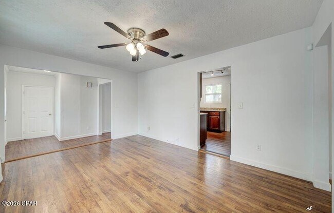 Building Photo - 108 N Marie Dr