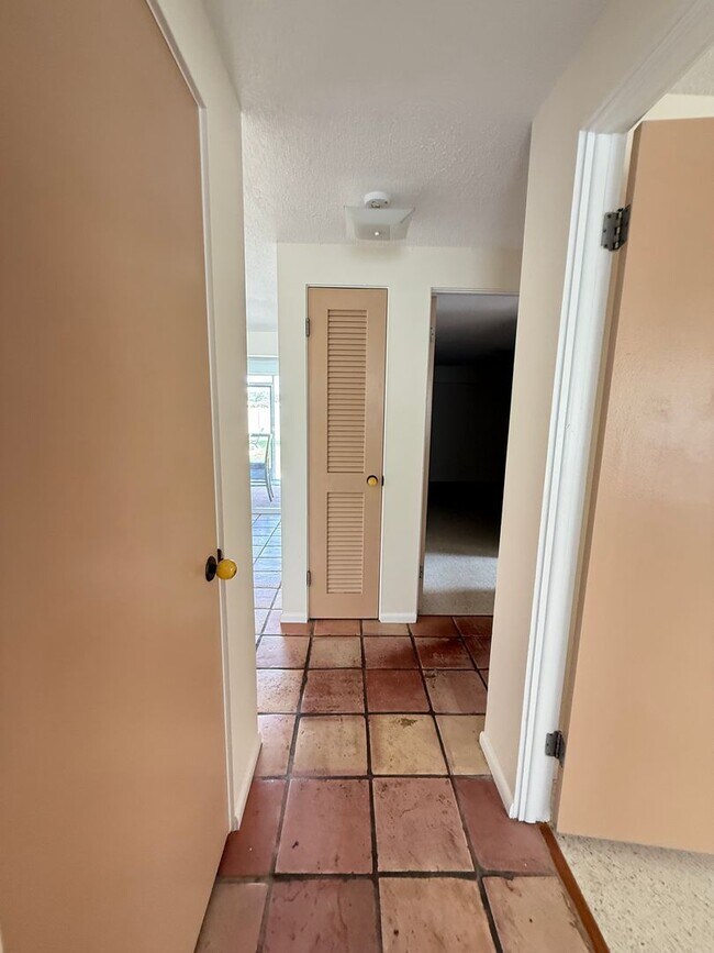 Building Photo - 2/2 with Fenced Yard, Garage and Laundry, ...