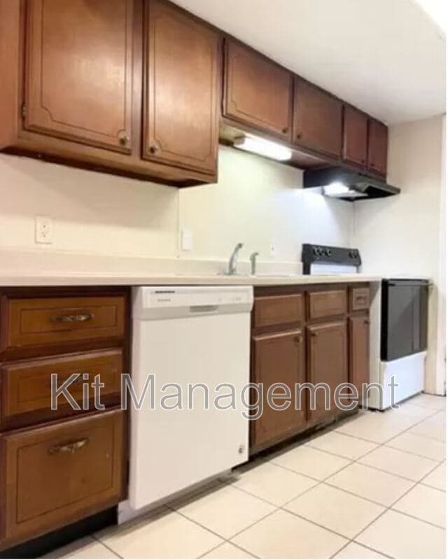 Building Photo - 6201 Garden Rd