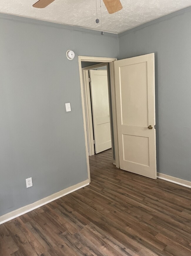 Building Photo - 714 Lindsey Dr