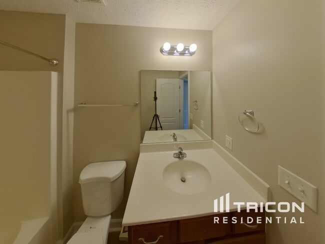 Building Photo - 1436 Beaconcrest Cir