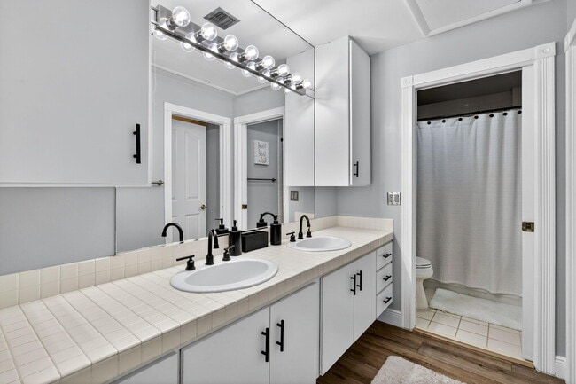 Building Photo - 503 Andover Ct