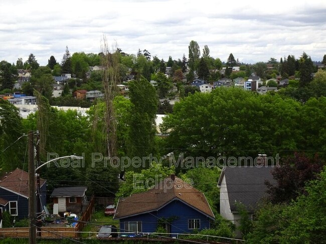 Building Photo - 4013 34th Ave S