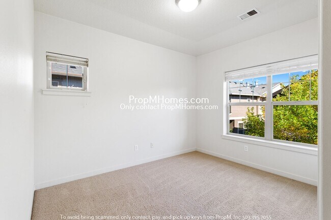 Building Photo - 610 NE Garswood Ln