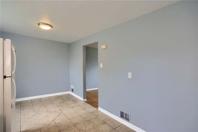 Building Photo - 440 Brierly Ln