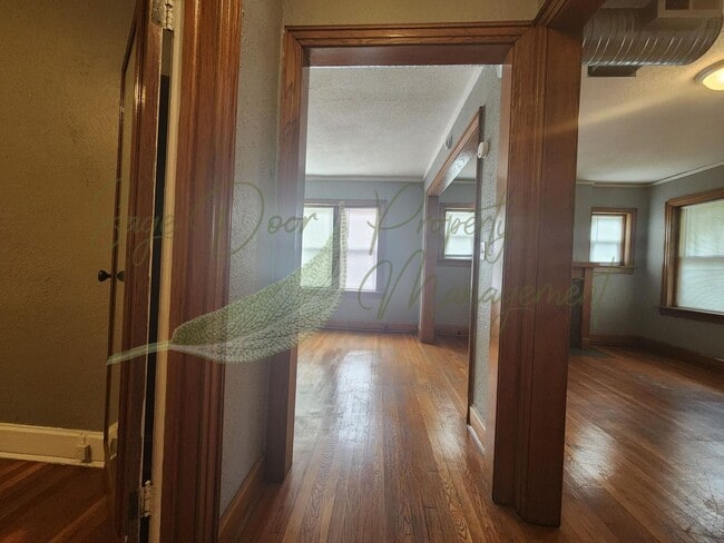 Building Photo - ORIGINAL HARDWOOD FLOORS!!!