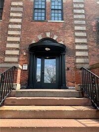 Building Photo - 300 Alexander St