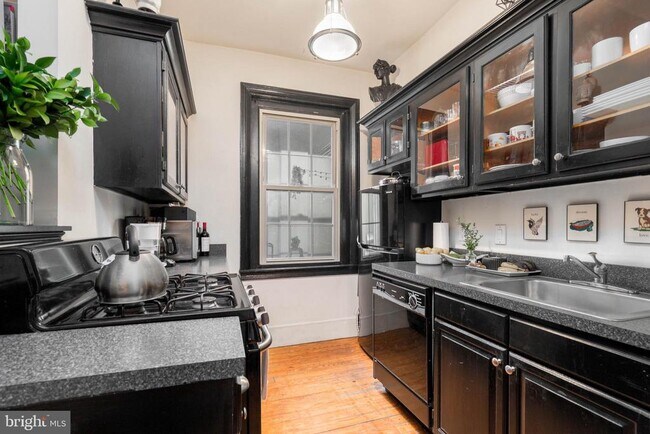 Building Photo - 239 Race St