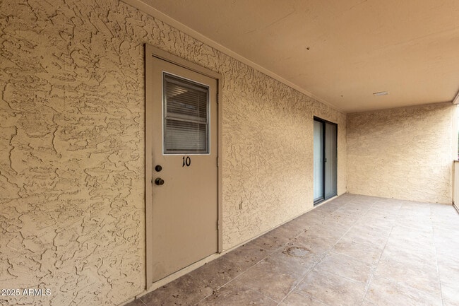 Building Photo - 1265 N La Montana Dr