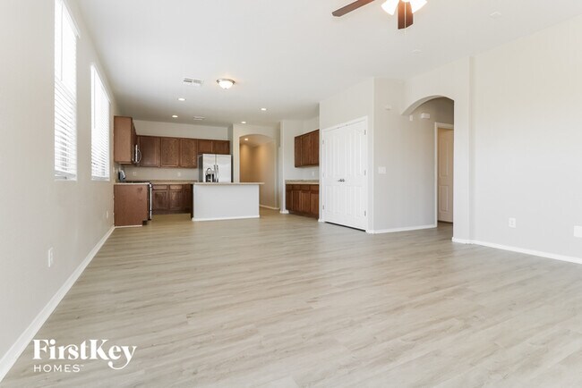 Building Photo - 17922 W Sunnyslope Ln