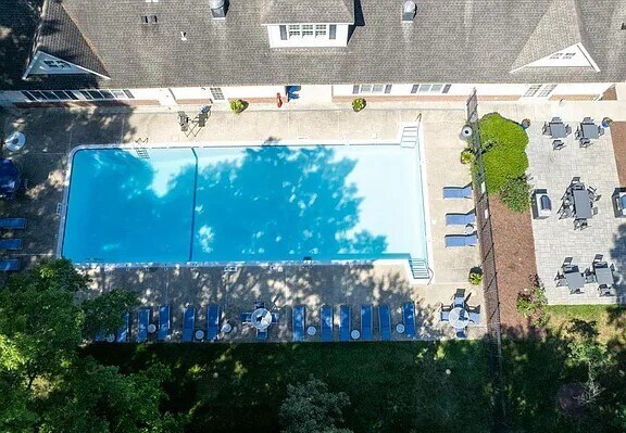 Building Photo - 1138 Cove Rd