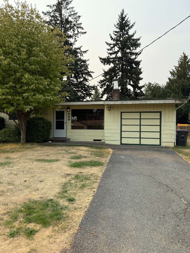 Primary Photo - Single Family Home Available for Rent!