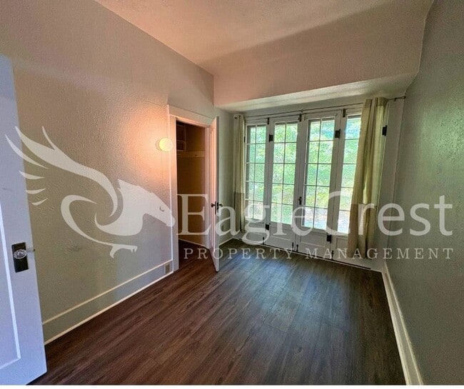 Building Photo - Beautifully Renovated Historic 3 Bedroom Home