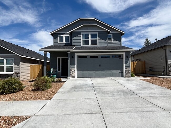 Building Photo - Beautiful 3 Bed/2.5 Bath with Fully Fenced...