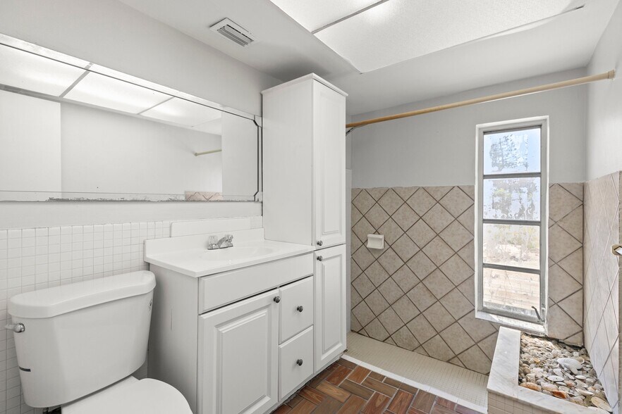 Building Photo - 3337 Winder Dr