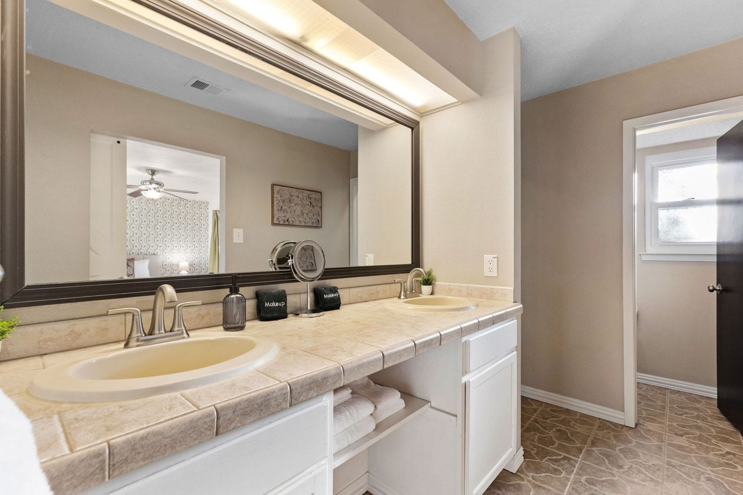 Building Photo - 326 Whisper Wood Ln