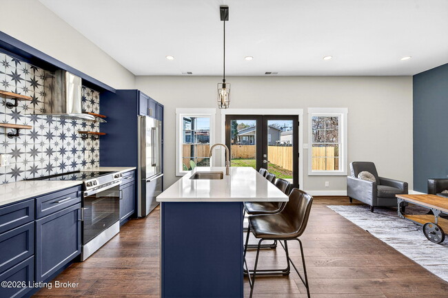 Building Photo - 914 Ash St