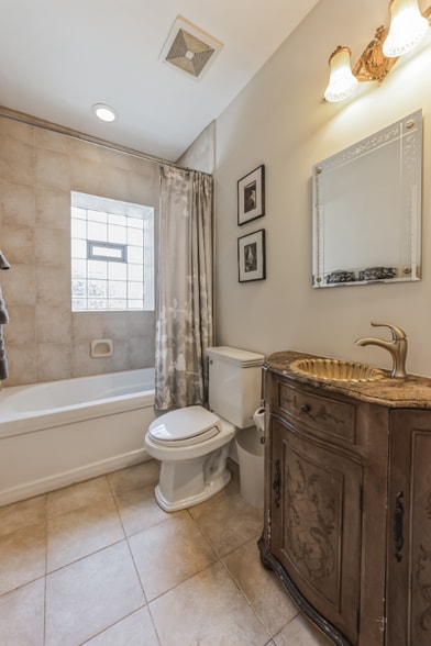 Building Photo - 2033 W Jarvis Ave