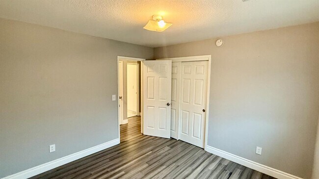 Building Photo - 2123 Cottonwood Ct