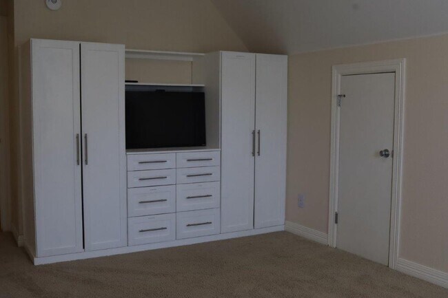 Building Photo - 2908 Northaven Dr