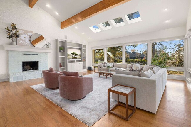 Primary Photo - 515 NW D St