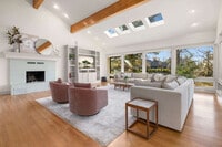 Building Photo - 515 NW D St