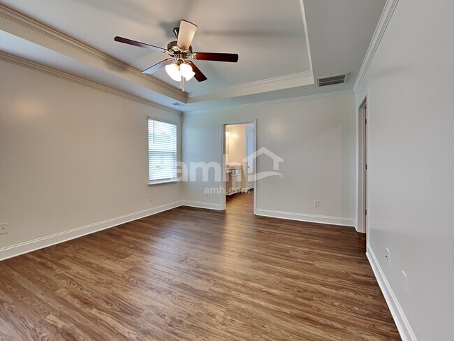 Building Photo - 525 Lateleaf Dr