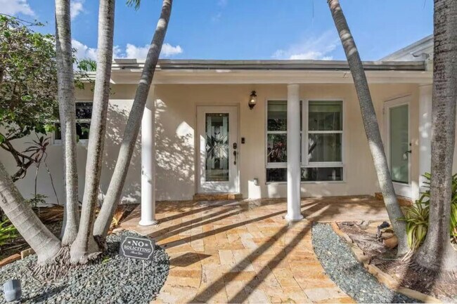 Building Photo - 1925 NE 29th Ct