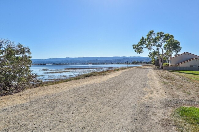 Building Photo - 142 Monaco Dr