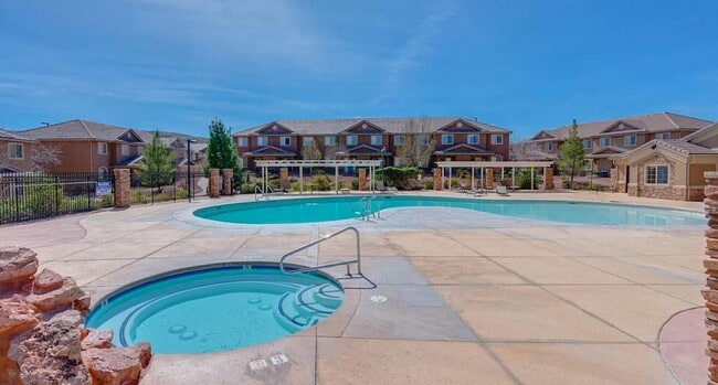 Building Photo - Hidden Valley Townhome