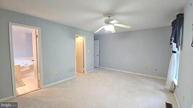 Building Photo - 10 Forest Brook Ct