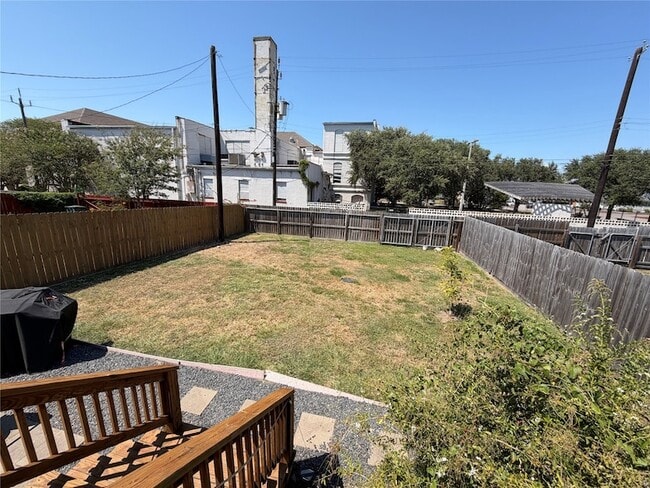 Building Photo - 2612 Avenue M 1/2