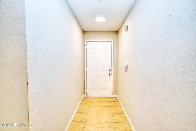 Building Photo - 940 Village Trail