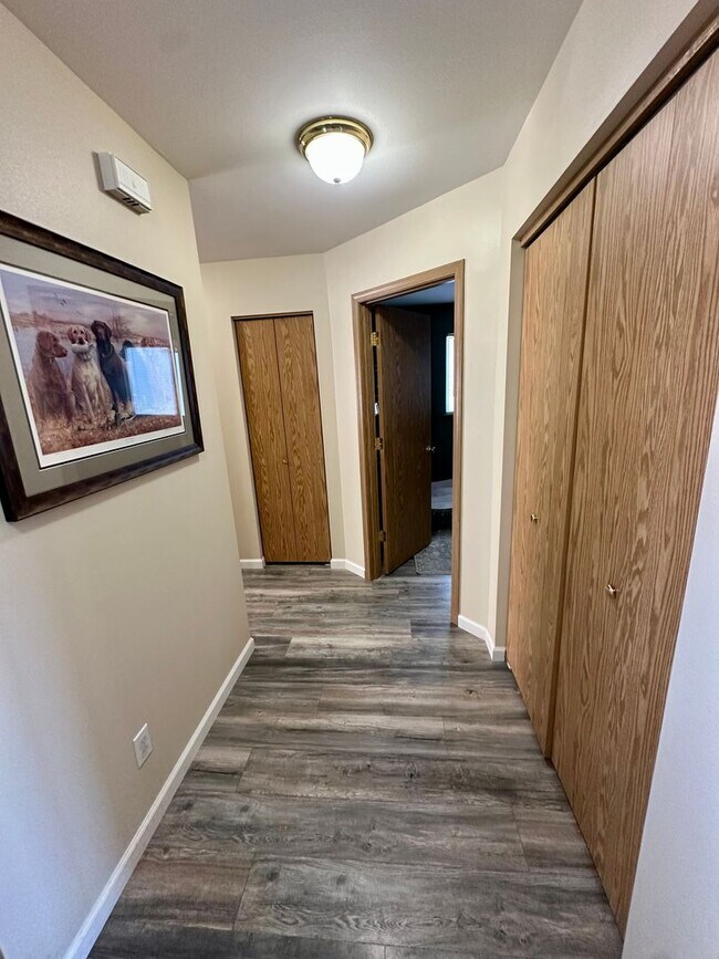 Building Photo - ***PENDING APPLICATIONS***3 Bed/2 Bath Qui...