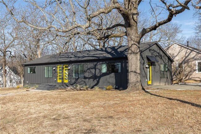 Building Photo - 568 E Rebecca St