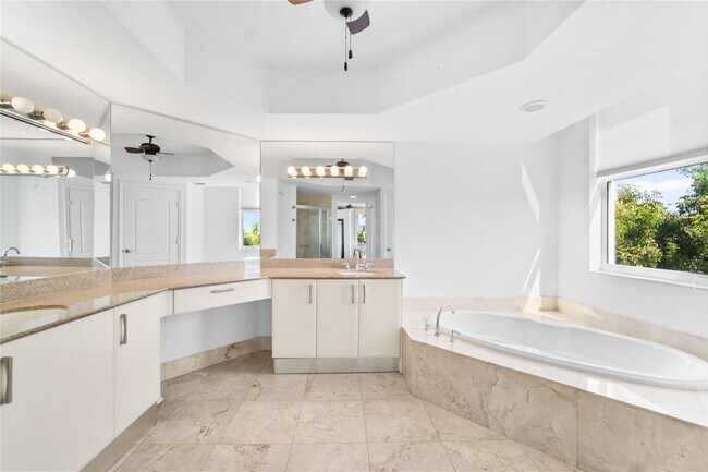 Building Photo - 101 SE 20th Ave