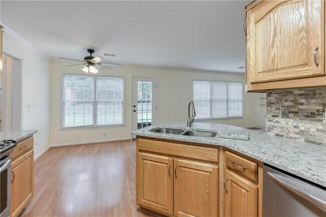 Building Photo - 2232 Woodbriar Dr
