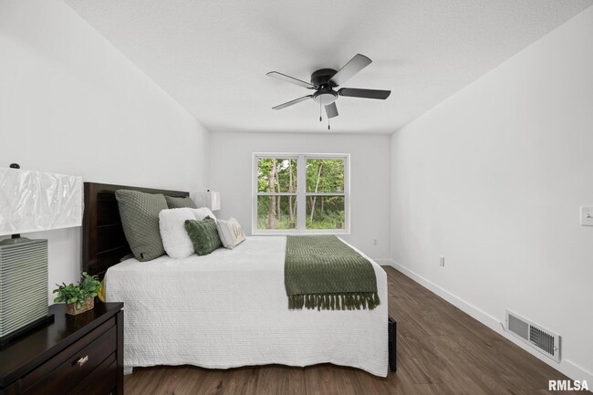 Building Photo - 813 WILLIAMS Way