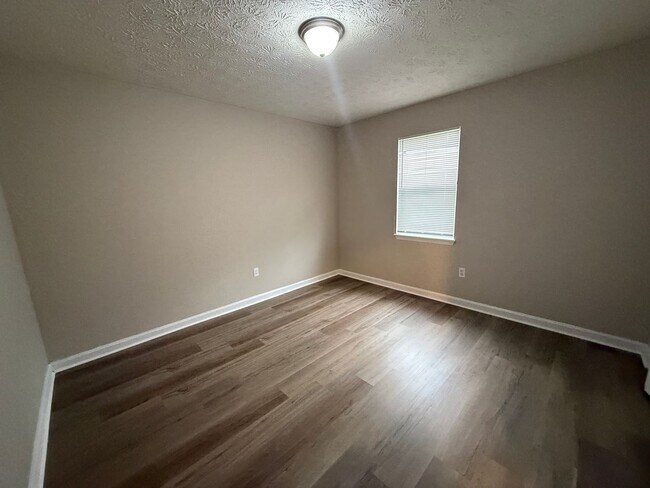 Building Photo - 204/206 Michele Dr