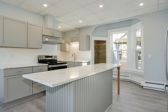 Building Photo - 47 Mechanic St