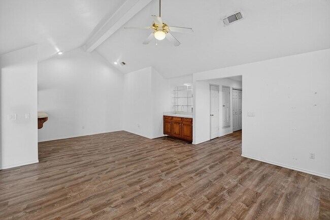 Building Photo - 1709 Castleford Rd