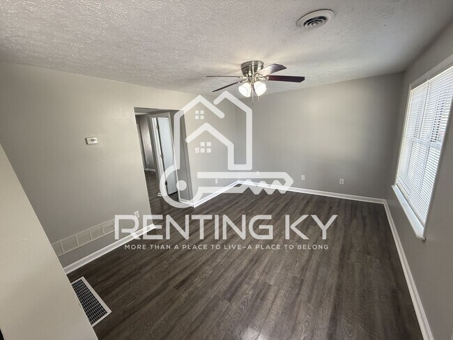 Building Photo - Updated 2-Bed, 1.5-Bath Townhome!