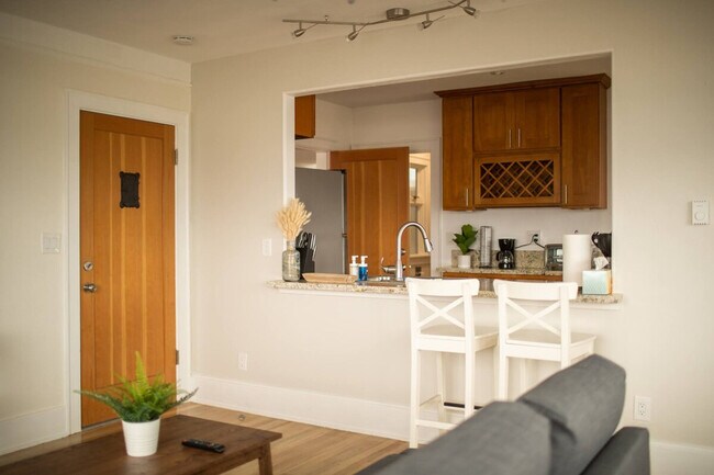 Building Photo - 2430 Alki Ave SW