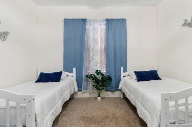 Building Photo - 728 Johnson Ave