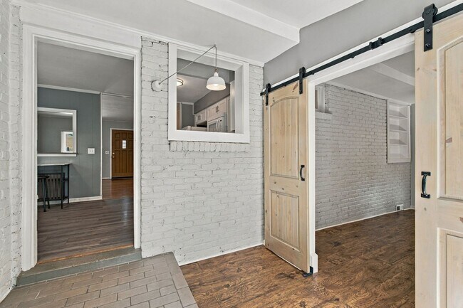 Building Photo - 634 James Ave